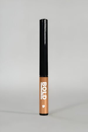 Delineador perlado tono cobre dorado